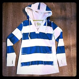 Hooded sweater with thumb holes